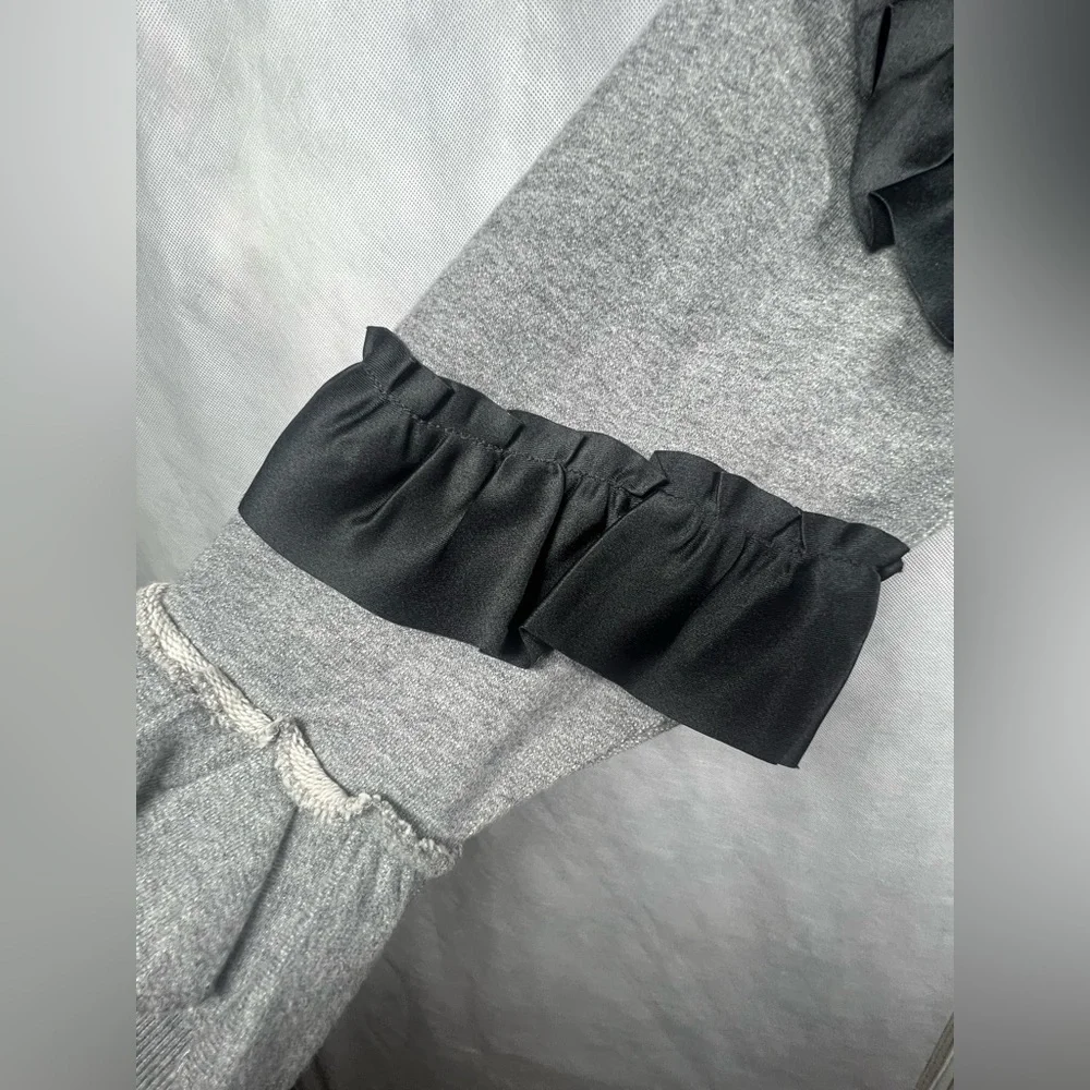 J.Crew Ruffle-sleeve Sweatshirt in Heather Gray With Black and Gray Ruffles Sz M